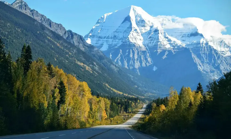 L’Ungheria sta costruendo un’autostrada a tre corsie lunga 80 km, mentre la Romania avrà un’autostrada est-ovest entro il 2027.