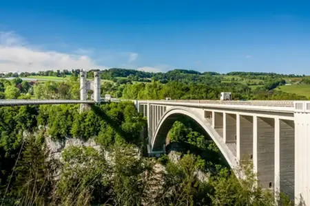 Švicarska avtocestna mreža in postopek nakupa e-vinjete za leto 2025
